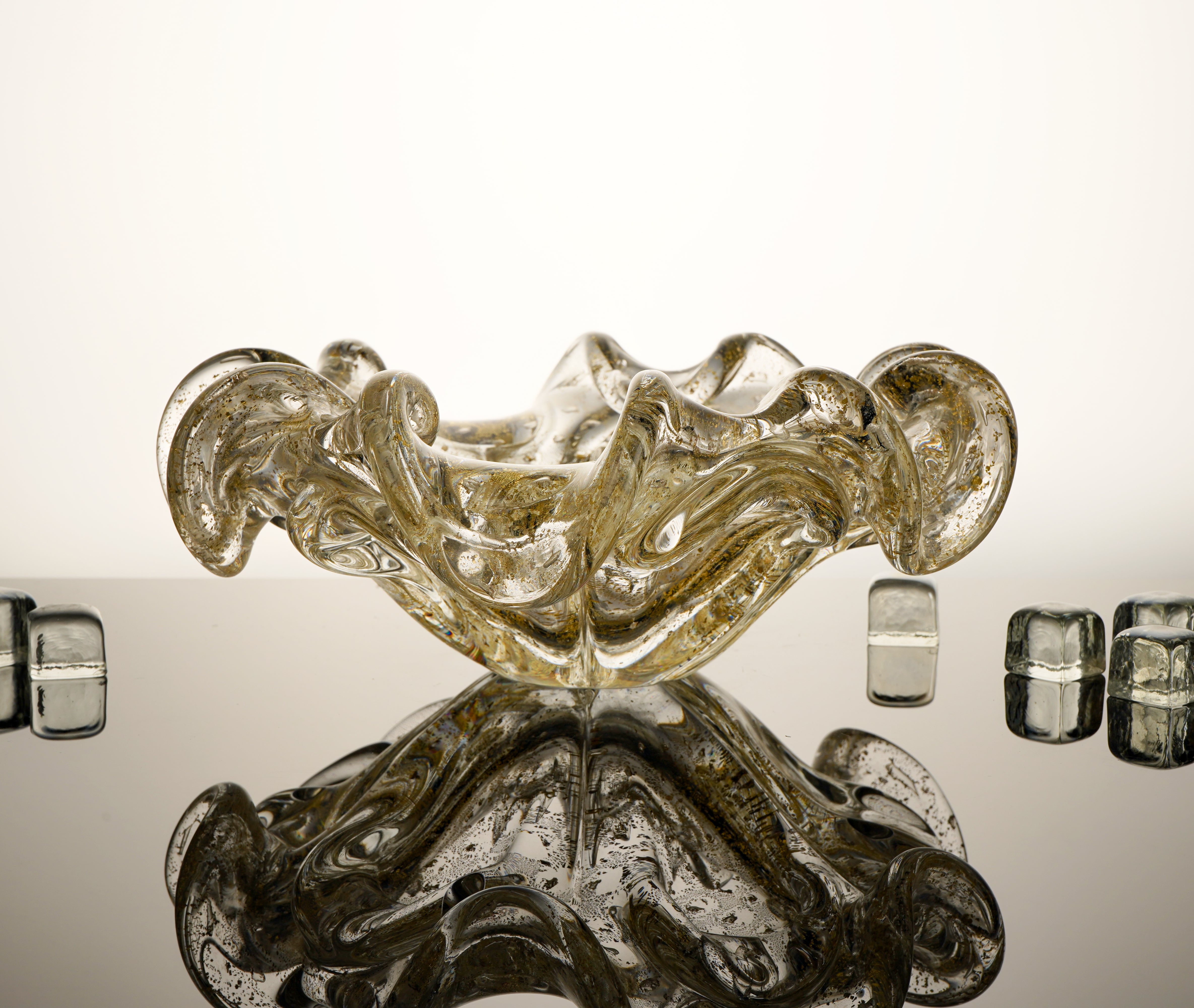 Formia Murano Aura Ashtray, handmade in Italy with Murano glass. Intricate Crystal Gold finish and unique craftsmanship make this a luxurious and one-of-a-kind addition to your home decor.