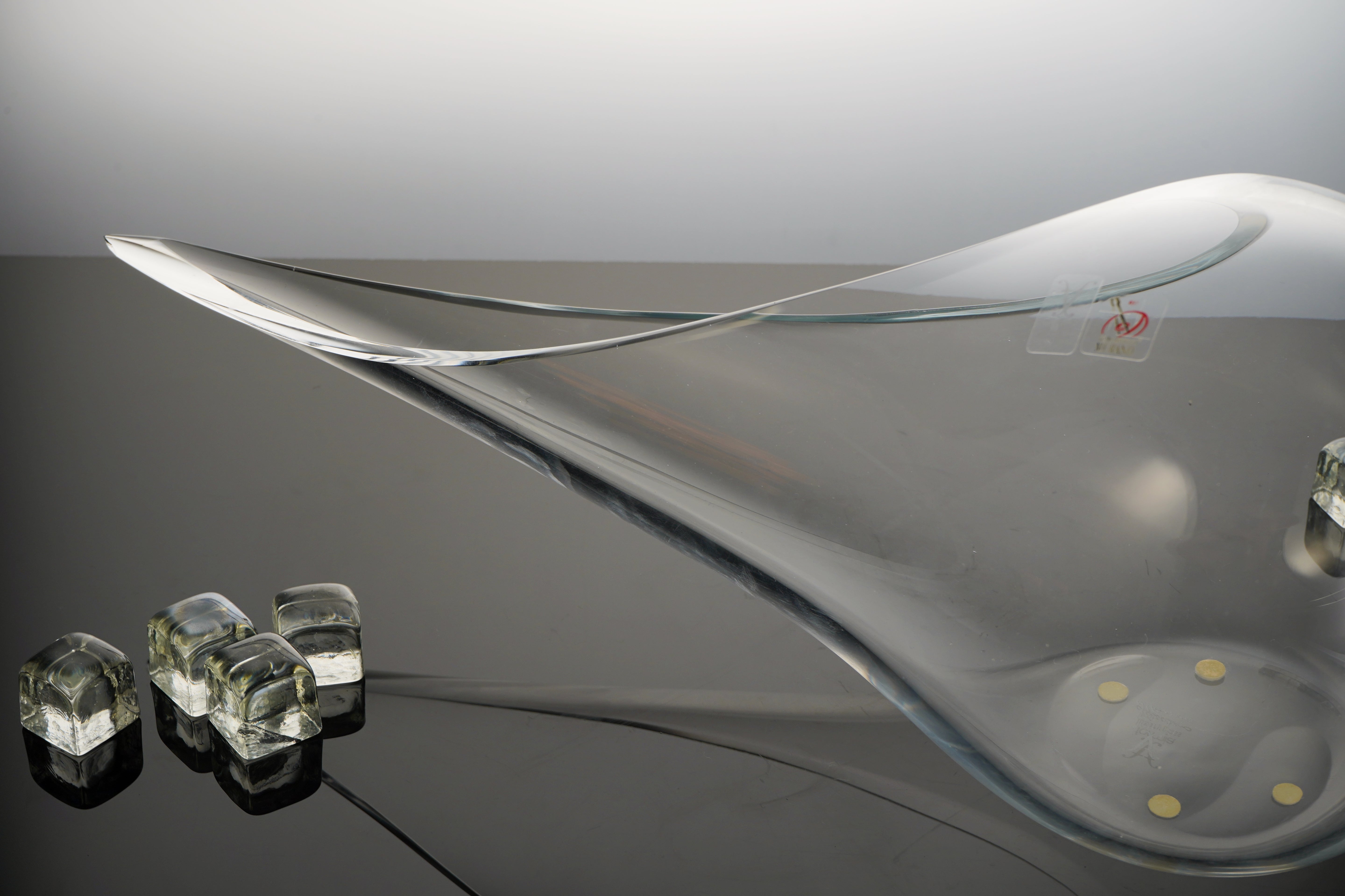 Formia Murano Clear Shell Sculpture, handmade in Italy with intricate detailing. Crafted by skilled artisans using the finest materials, a luxurious addition to elevate your decor.