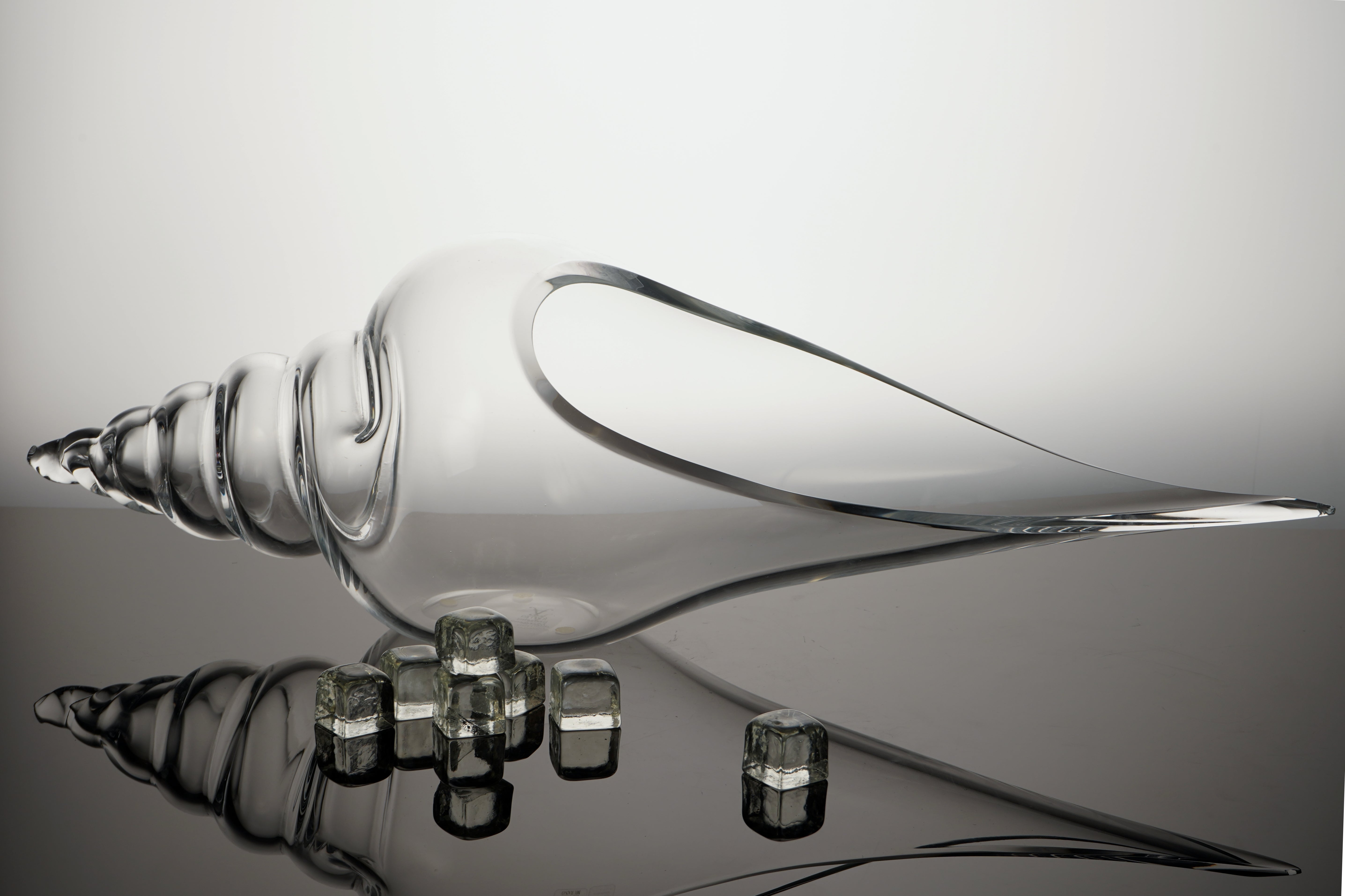 Formia Murano Clear Shell Sculpture, handmade in Italy with intricate detailing. Crafted by skilled artisans using the finest materials, a luxurious addition to elevate your decor.