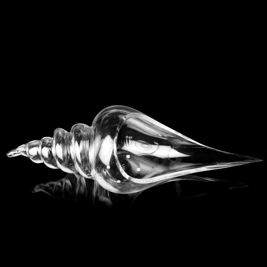 Formia Murano Clear Shell Sculpture, handmade in Italy with intricate detailing. Crafted by skilled artisans using the finest materials, a luxurious addition to elevate your decor.