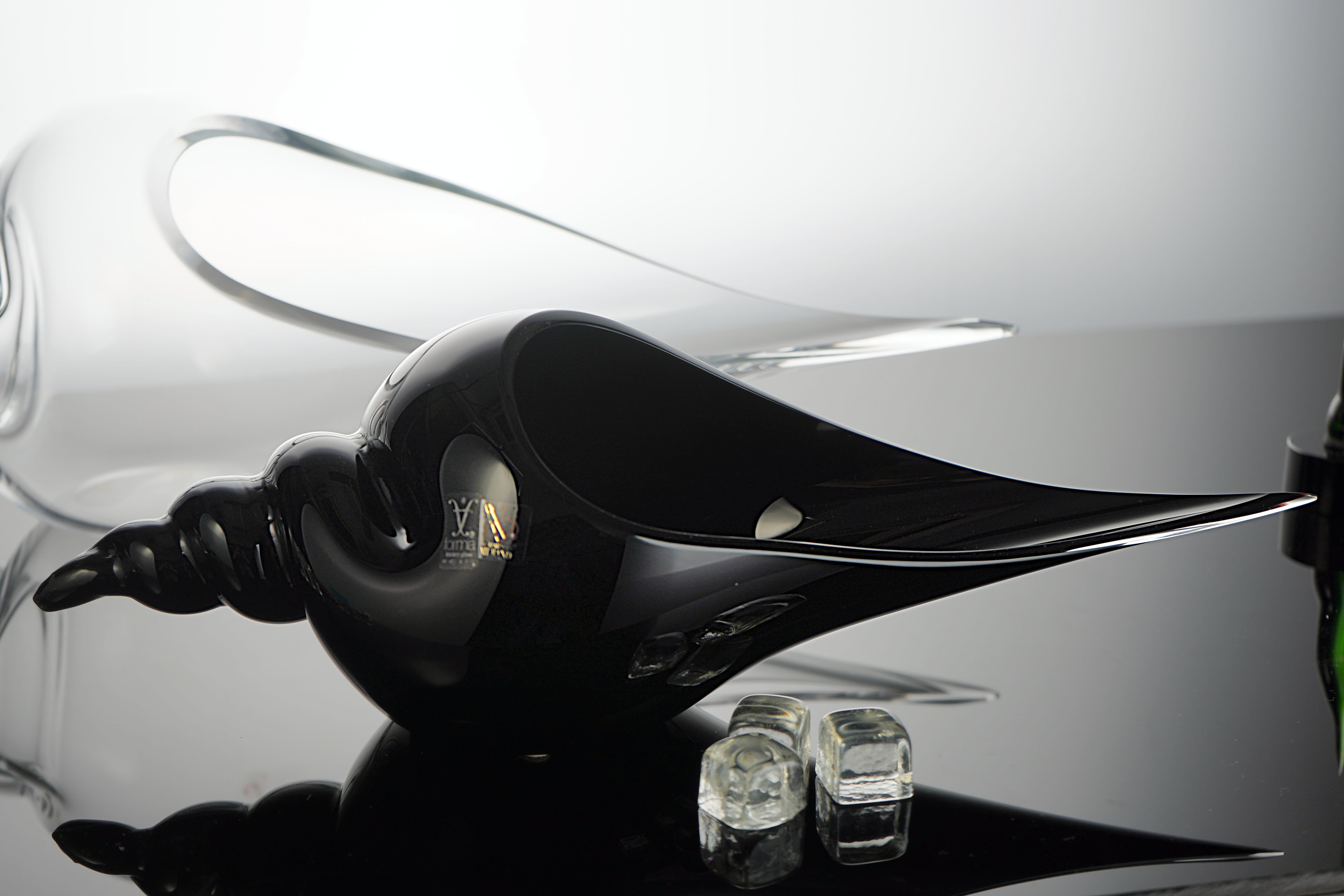 Formia Murano Clear Shell Sculpture, handmade in Italy with intricate detailing. Crafted by skilled artisans using the finest materials, a luxurious addition to elevate your decor.