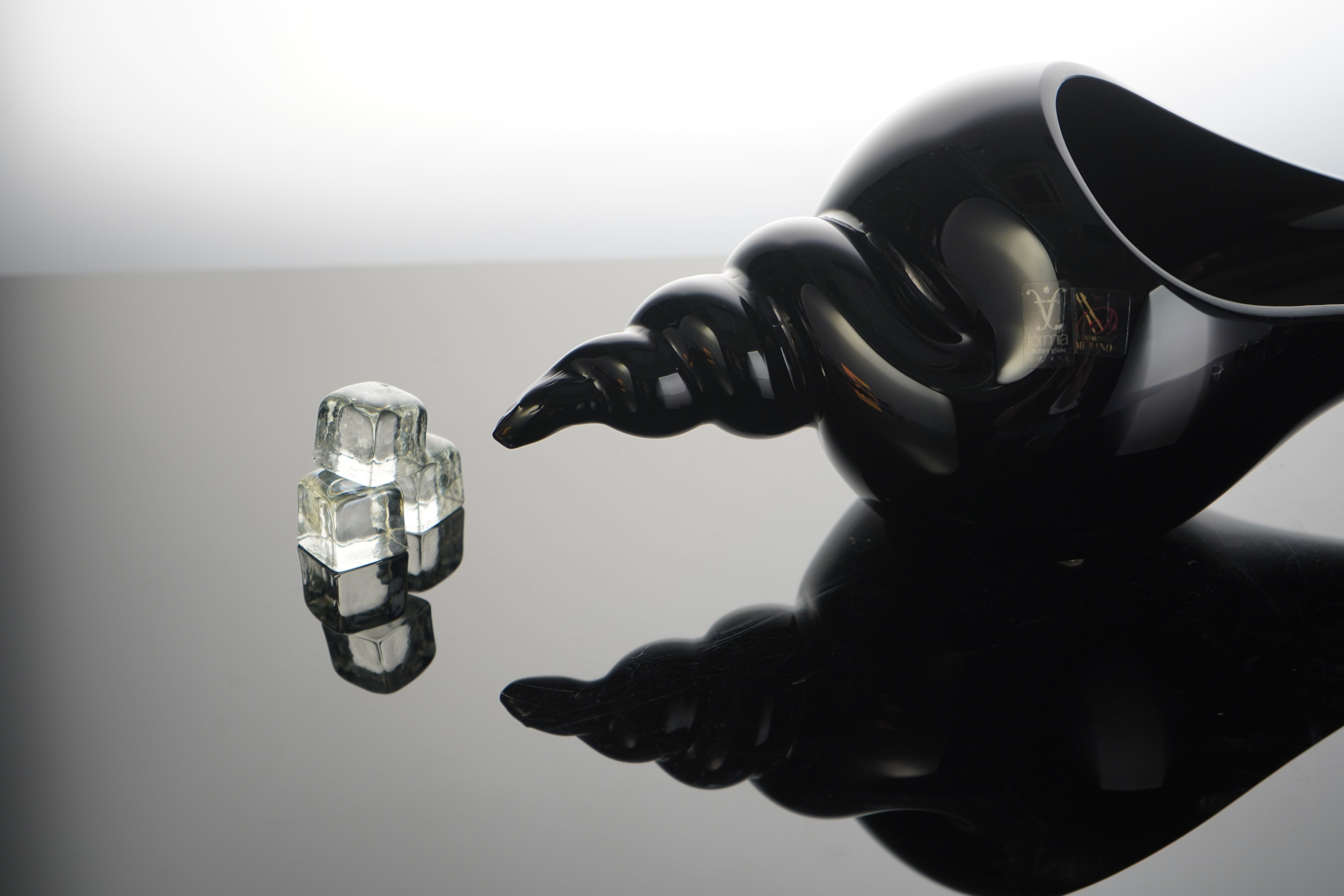 Formia Murano Clear Shell Sculpture, handmade in Italy with intricate detailing. Crafted by skilled artisans using the finest materials, a luxurious addition to elevate your decor.