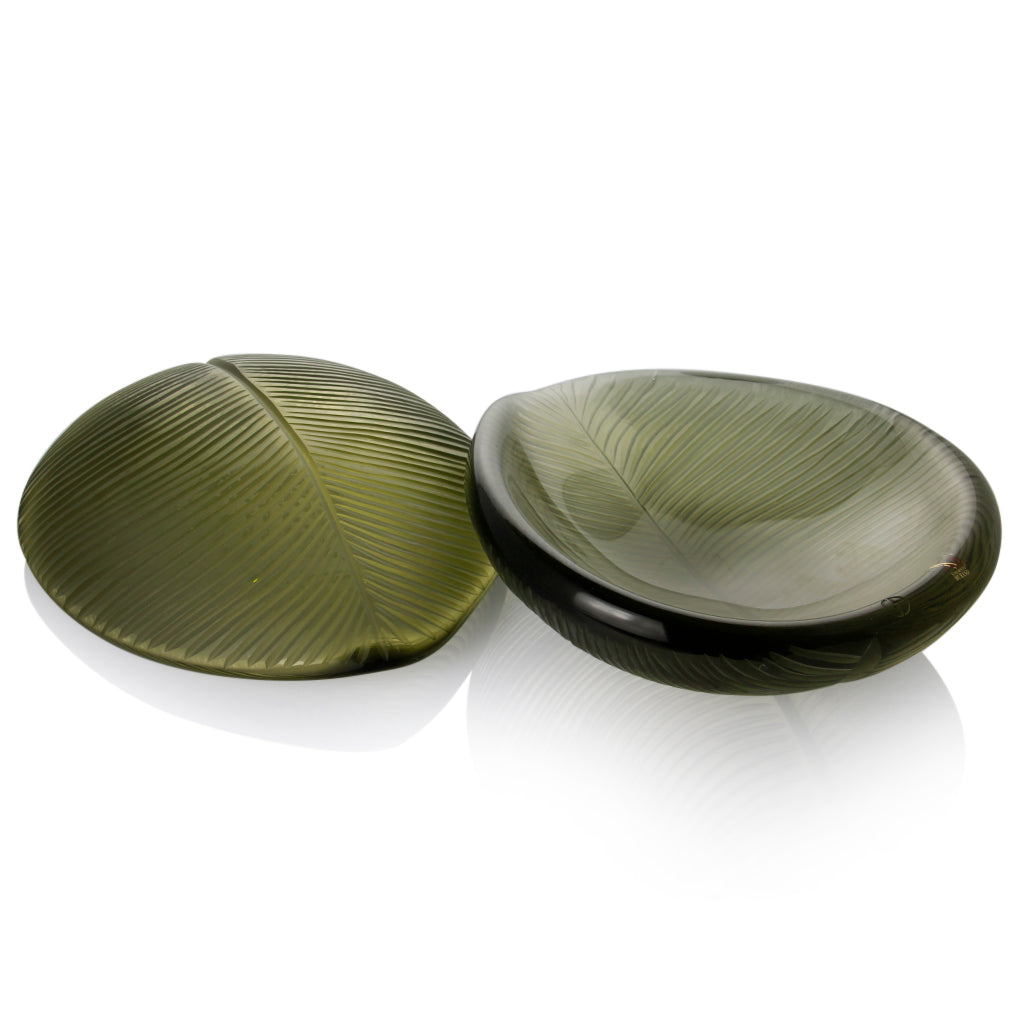 Handcrafted Murano glass leaf-shaped centerpiece with delicate streaks and vibrant layered colors. Each piece is individually blown, creating a unique design that's a luxurious addition to any elegant setting.