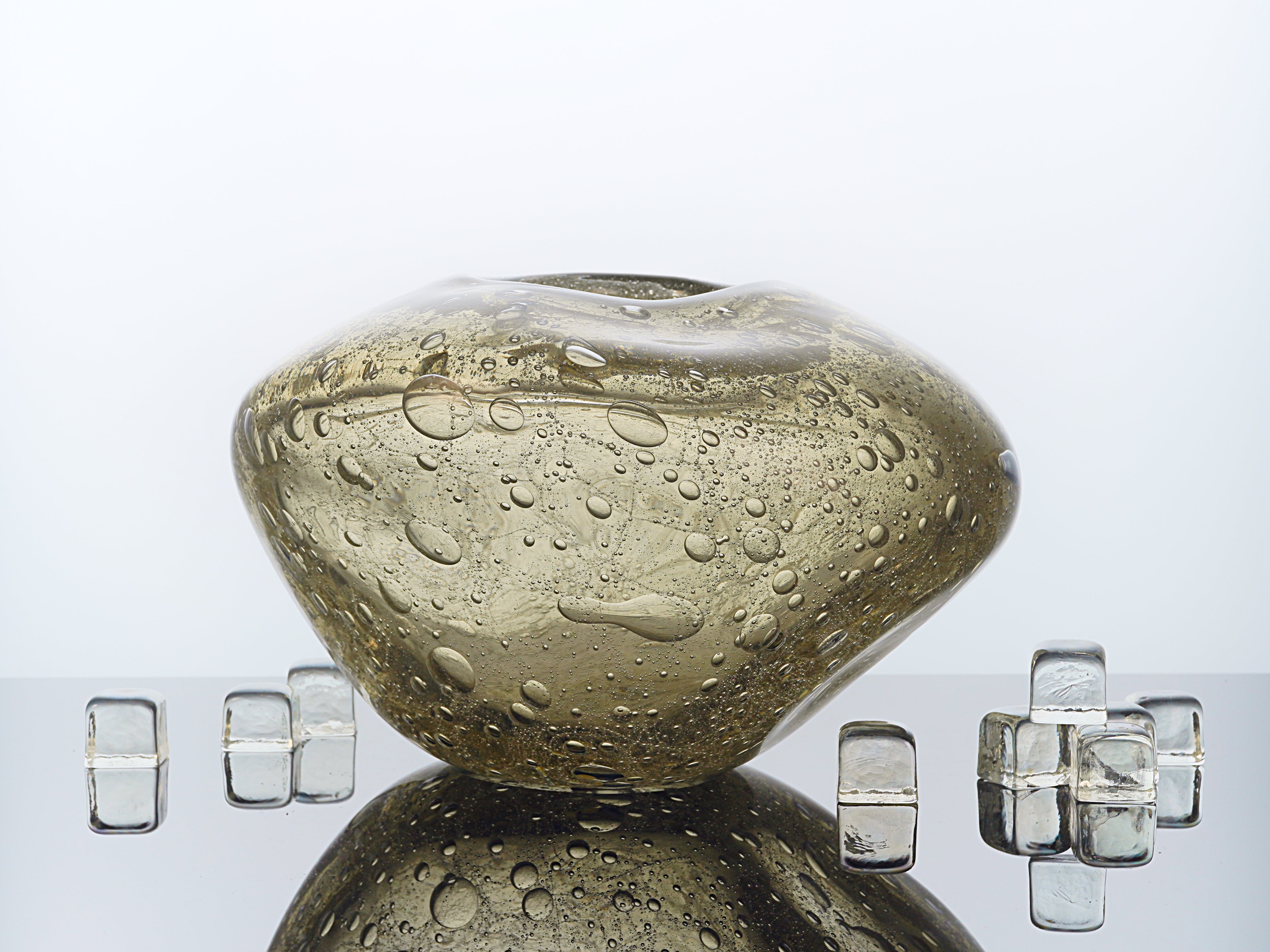 Exquisite Armani Casa Felino Pulegoso Vase, handmade in Italy with Murano glass and a captivating smoked gold finish. A sophisticated, luxurious piece that brings timeless Italian craftsmanship and elegance to your home decor.